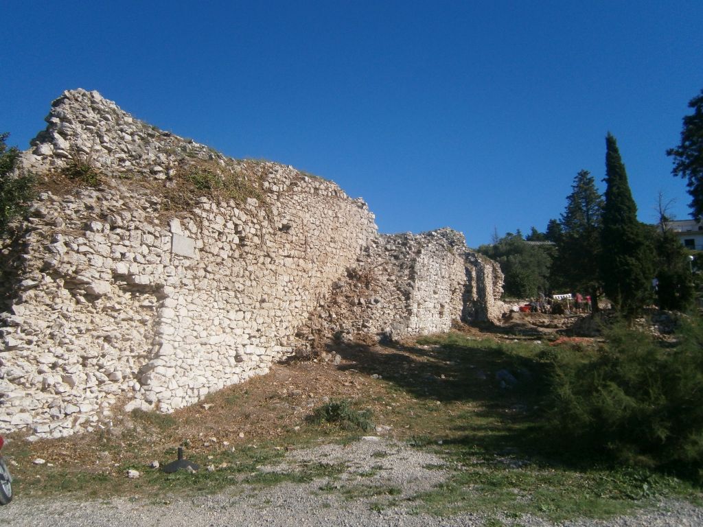 Jedini očuvani zapadni zid Lopara / Foto F. DERANJA