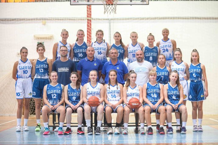 Košarkašice FSV-a s trenerima/Foto: M. LEVAK
