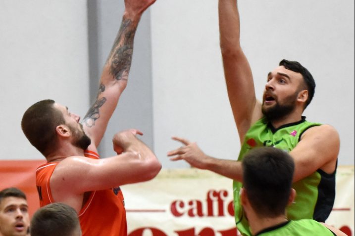 NENADANI POSRTAJ - Stefan Šajin tijekom ogleda s narančastima/Foto M. GRACIN