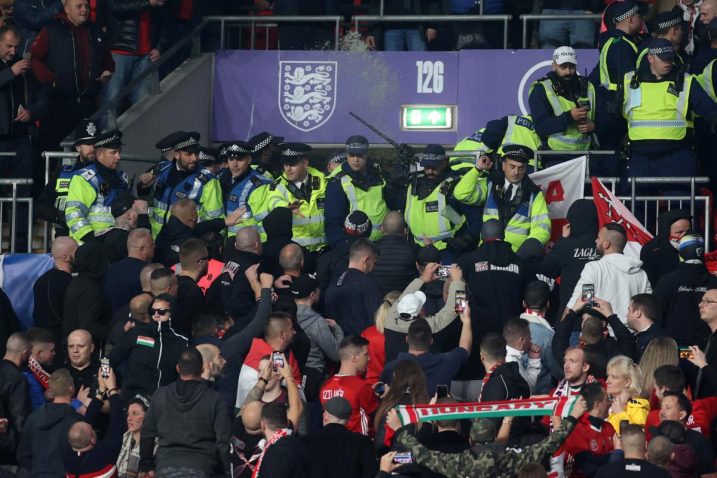 Sudar policije i mađarskih navijača/Foto REUTERS