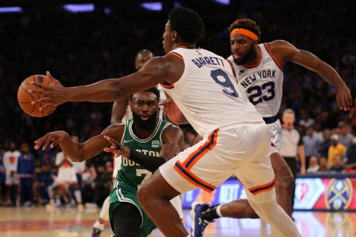 Jaylen Brown i RJ Barret/Foto REUTERS