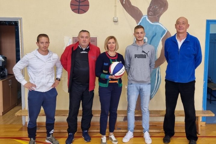 Donacija košarkaškog kluba opatijskoj školi / Foto Marina Kirigin