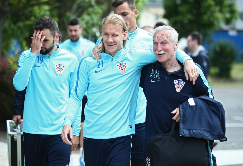  Odlično raspoloženje nakon utakmice s Turskom u Parizu - Domagoj Vida i Boris Nemec / Foto SANJIN STRUKIC/PIXSELL 