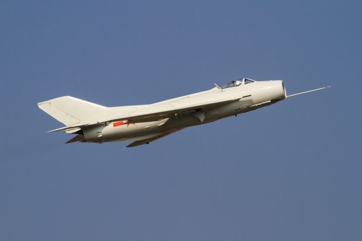 Kineski lovački avion Shenyang J-6 u letu / Foto Wikimedia Commons