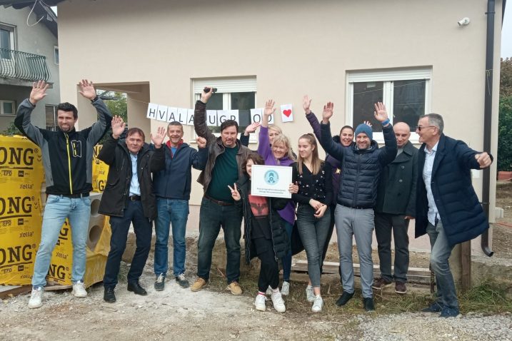Pred kućom obitelji Nurkić / Foto UGP