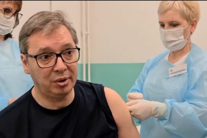 Aleksandar Vučić prima cjepivo / Foto Screenshot Instagram