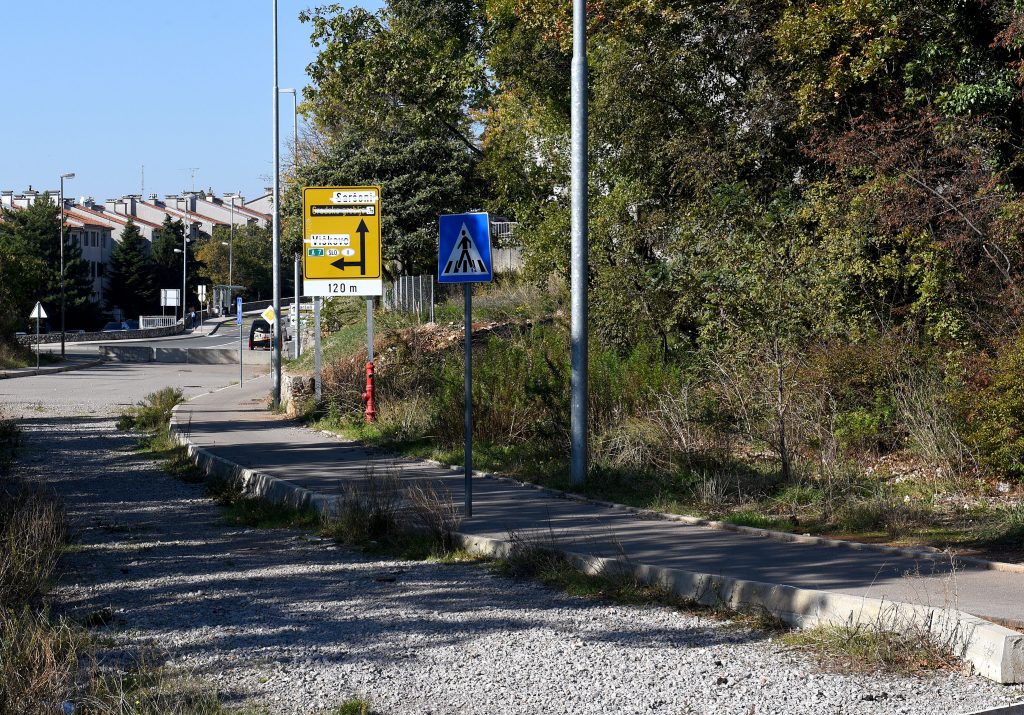 Spojna cesta trebala bi povezati prometnice Ive Lole Ribara u vrhu naselja Škurinje s cestom Drenovski put / Snimio Marko GRACIN