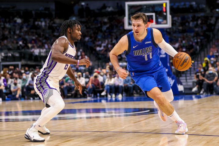 Luka Dončić i Davion Mitchell/Foto REUTERS