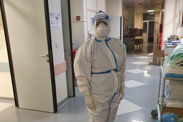 Dr. Tea Štimac u "bojnoj opremi", spremna za liječenje trudnica oboljelih od COVID-19
