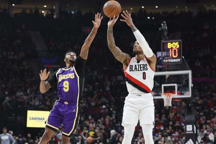 Damian Lillard (Portland) i Kent Bazemore (LA Lakers)/Foto REUTERS