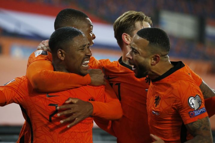 Steven Bergwijn slavi sa suigračima/Foto: REUTERS