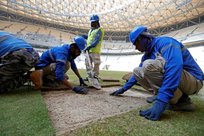 Radnici na stadionu u Kataru/Foto REUTERS