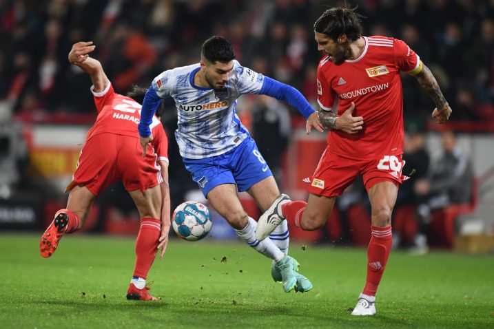 Suat Serdar (Hertha) tijekom gradskog derbija s Union Berlinom/Foto REUTERS