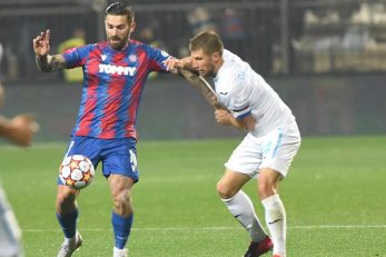 Marko Livaja i Nino Galović tijekom derbija/Foto S. DRECHSLER