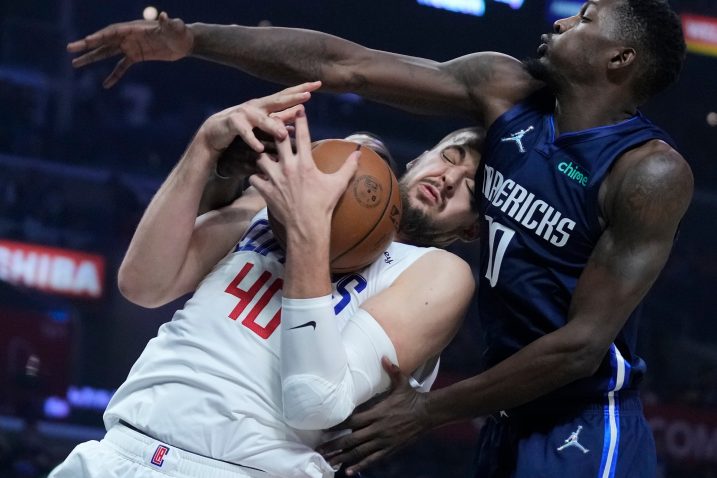 Ivica Zubac i Dorian Finney-Smith/Foto REUTERS