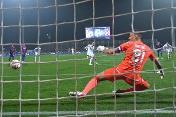 Robert Murić rutinski je matirao vratara Hajduka s bijele točke/ Foto Sergej Drechsler