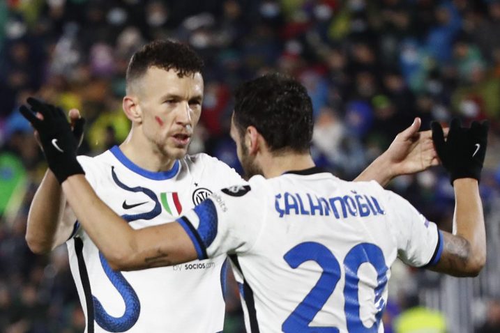 Hakan Calhanoglu i Ivan Perišić slave pogodak/Foto: REUTERS