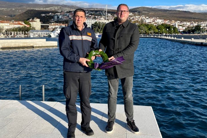 Goran Cerović i Mario Kružić s vijencem