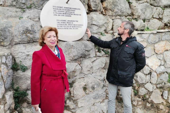 Višnja Višnjić i Rikardo Staraj na otkrivanju spomen-ploče / Foto Marina Kirigin