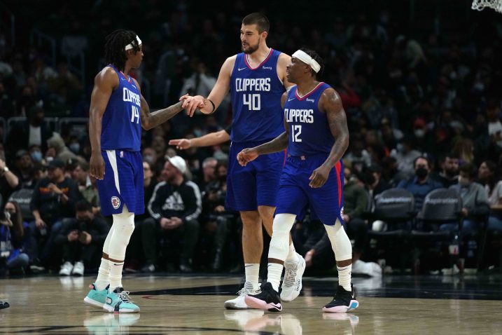 Terance Mann, Ivica Zubac i Eric Bledsoe/Foto REUTERS