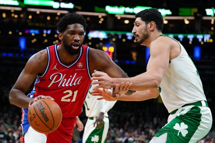 Joel Embiid i Enes Freedom/Foto REUTERS