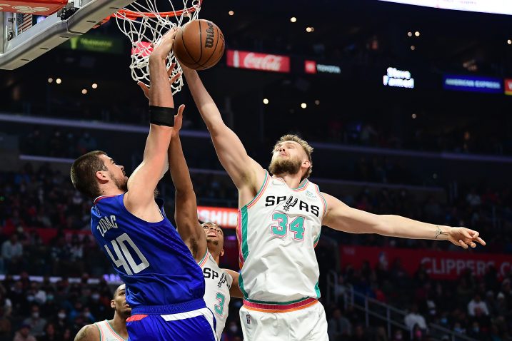 Ivica Zubac i Jock Landale/Foto REUTERS