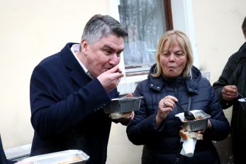 Predsjednik Milanović u Glini se susreo s volonterima Chefs Club Croatia i nezavisnim volonterima / Foto Igor Kralj/PIXSELL