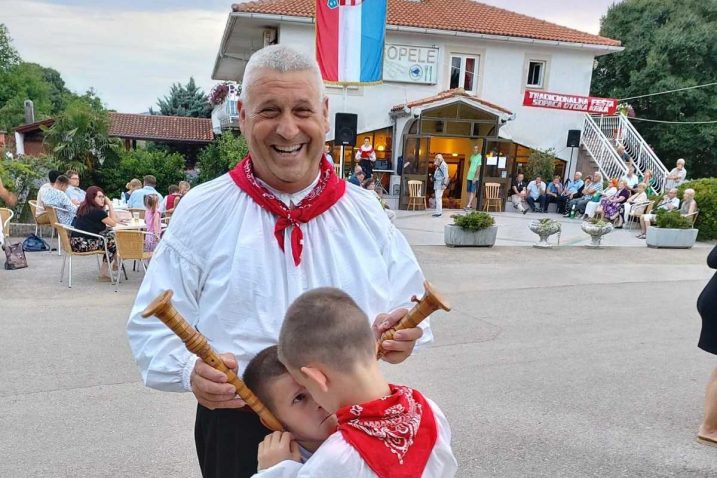 Zlatko i Adrian Jurković u Pinezićima na smotri sopaca otoka Krka