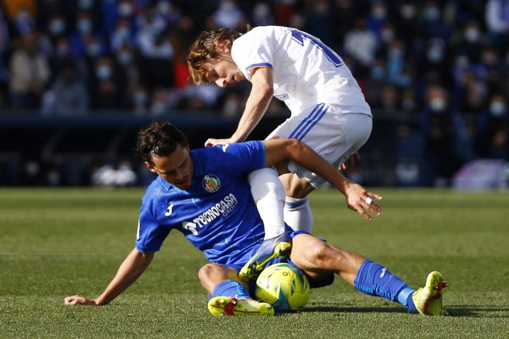 Enes Unal i Luka Modrić/Foto REUTERS