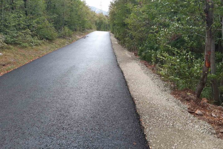 Obnovljena cesta na Maloj Plasi