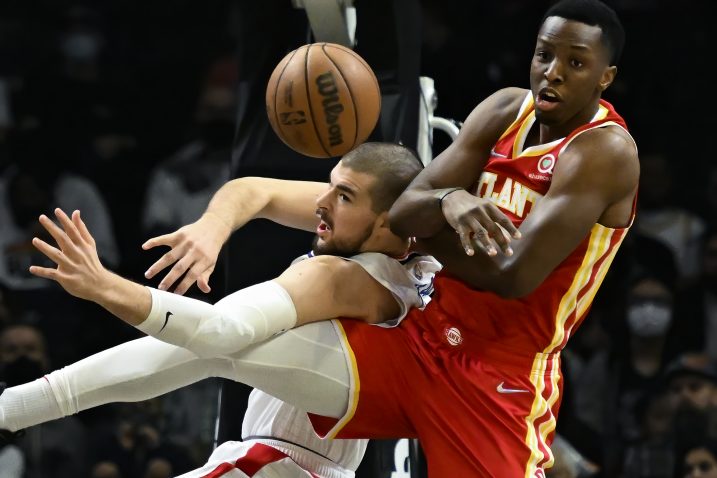 Ivica Zubac i Onyeka Okongwu/Foto REUTERS