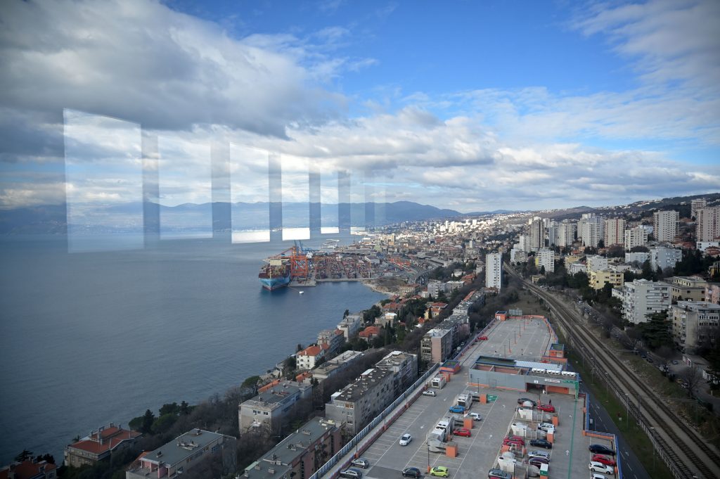 Rijeka na dlanu s najviše pozicije Pećina / Foto Mateo LEVAK