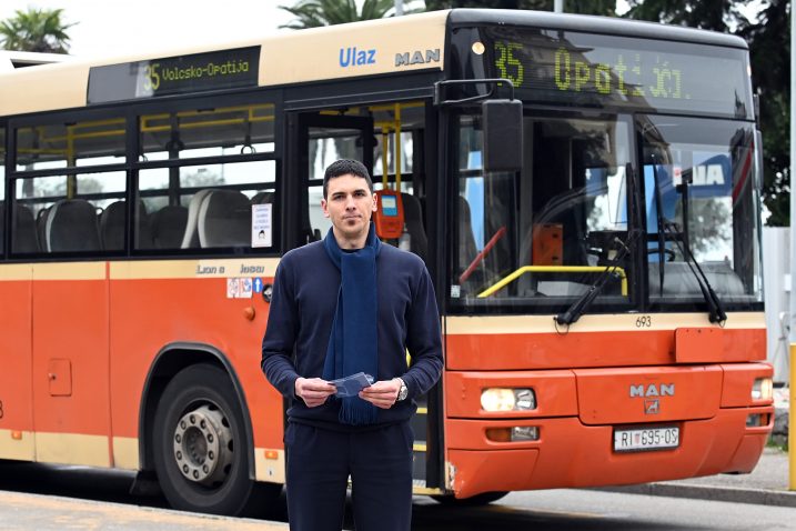 Od malih nogu želio sam biti vozač i to baš gradskog autobusa. Nadam se da će se ipak predomisliti i ponuditi mi novi / Snimio Vedran KARUZAugovor - Robert Puljić