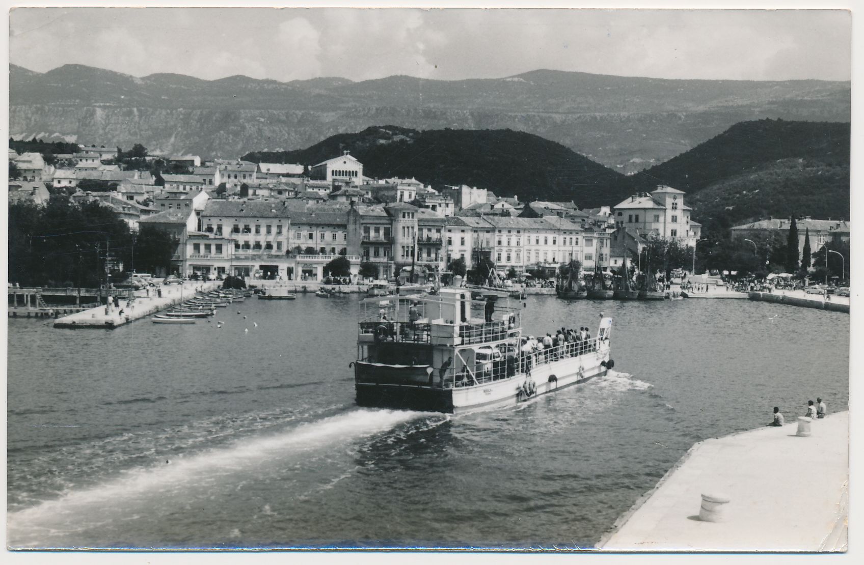  Trajekt "Bodulka" koji je krajem 1950-ih zaplovio na prvoj trajektnoj liniji Crikvenica - Šilo označio je početak novog doba u kojemu trajekti preuzimaju primat nad klasičnim putničkim brodovima
