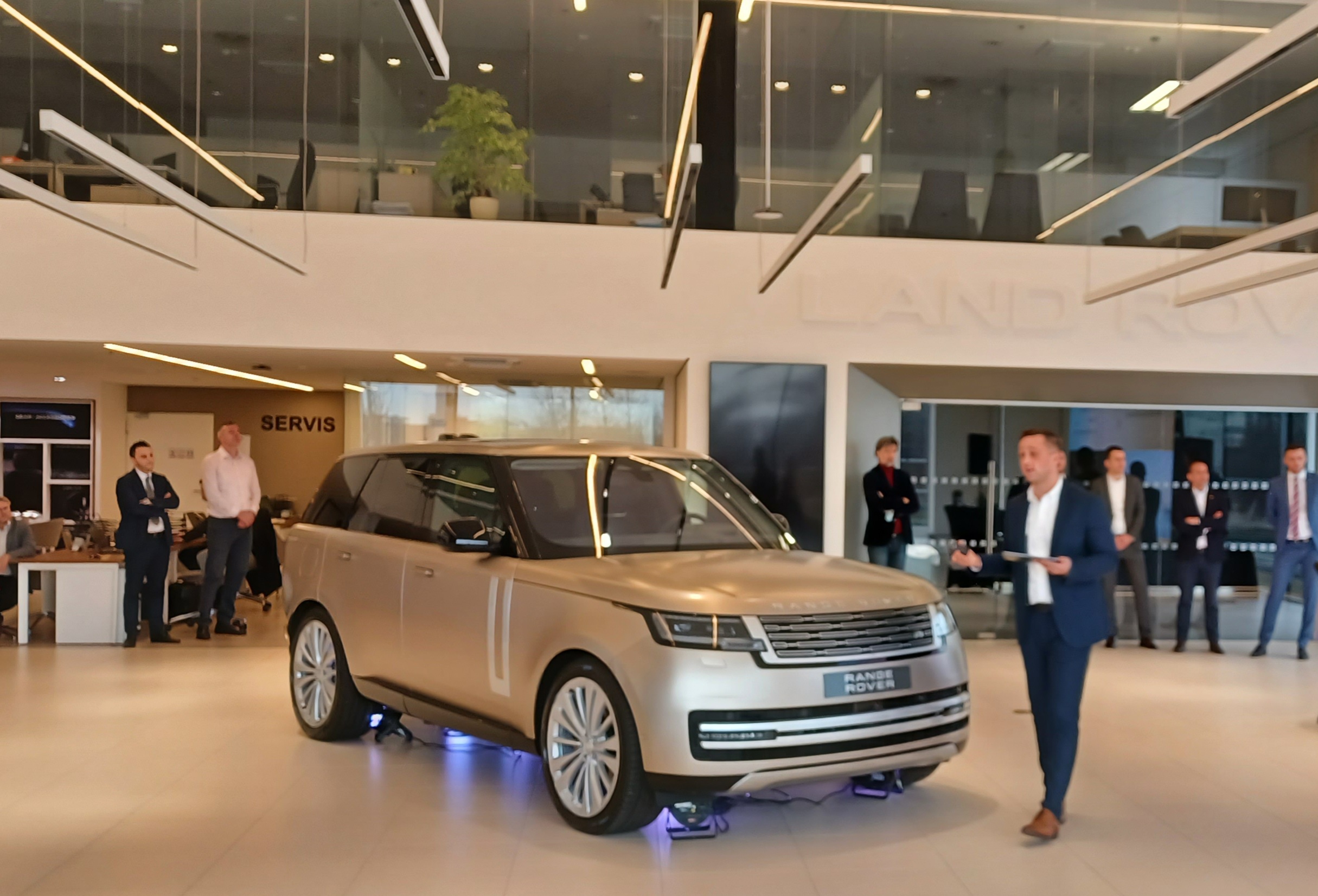 Novi Range Rover U Hrvatsku stigao novi Range Rover, rezervirano već 20-ak primjeraka ...