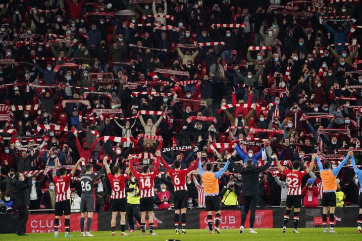 Slavlje igrača Athletic Bilbaa s navijačima/Foto REUTERS