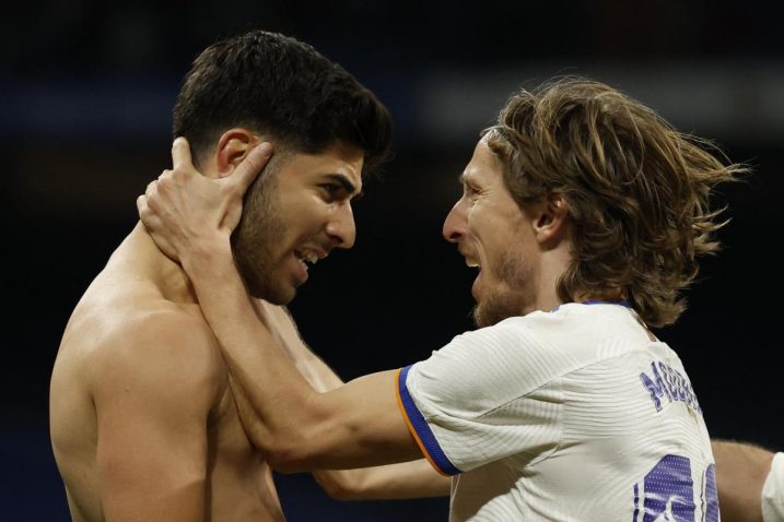 Marco Asensio i Luka Modrić/Foto REUTERS