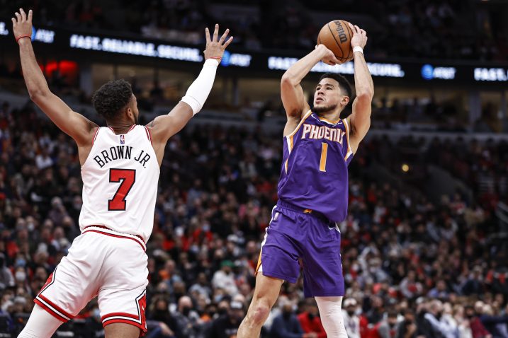 Devin Booker i Troy Brown Jr./Foto REUTERS