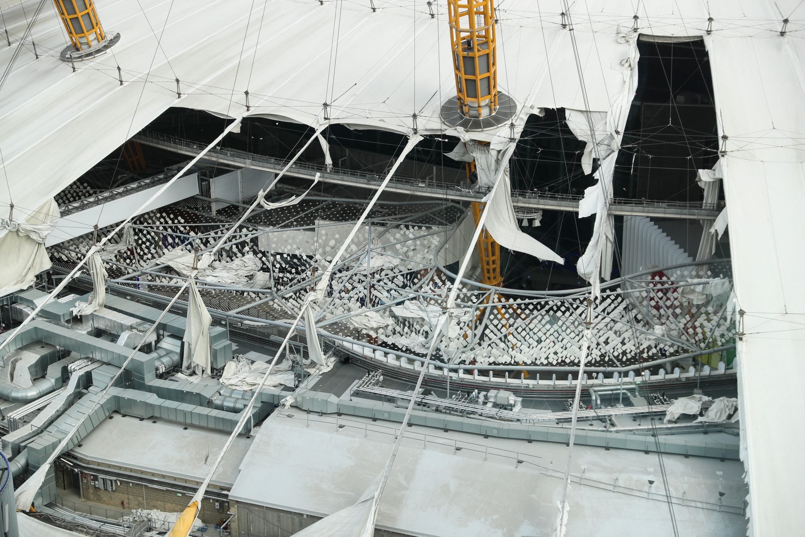 Британский шторм. O2 Арена (Лондон). Шторм в Лондоне. Обрушение стадиона. Стадион шторм.