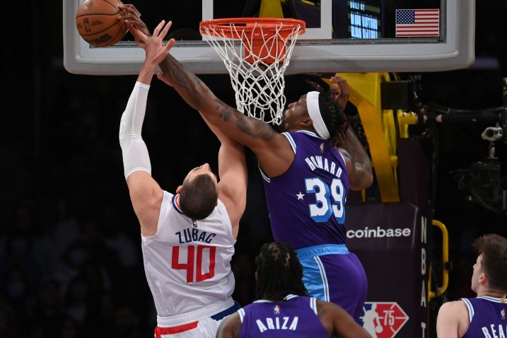 Ivica Zubac i Dwight Howard/Foto REUTERS