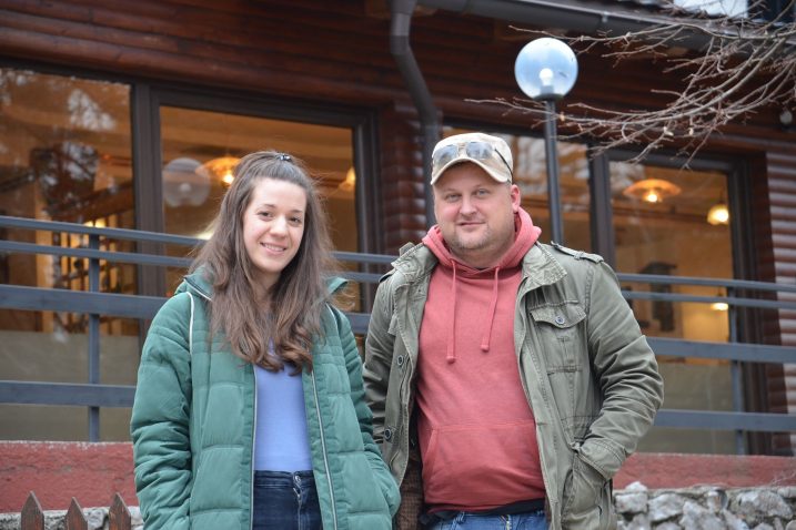 Antonija Podobnik i Ivan Bengeri pred restoranom Eva / Foto Marinko Krmpotić