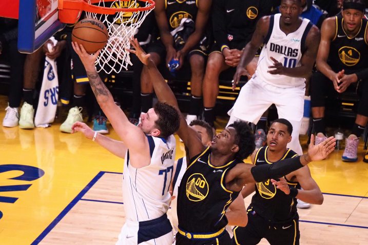 Luka Dončić i Jonathan Kuminga/Foto REUTERS