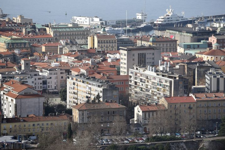 Do sanacije sredstvima spomeničke rente / Snimio SERGEJ DRECHSLER