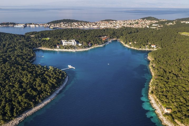 Uvala Čikat na Lošinju jedna je od prepoznatljivih kvarnerskih destinacija zdravstvenog turizma / Foto JADRANKA GRUPA