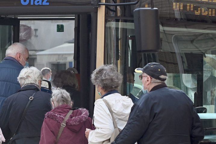 Godišnja karta za starije od 65 stoji 100 kuna / Foto V. KARUZA