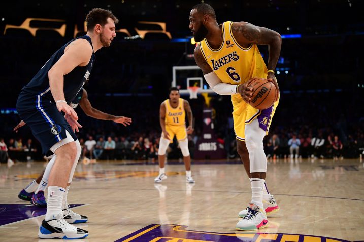 Luka Dončić i LeBron James/Foto REUTERS