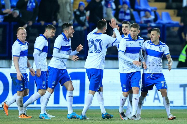 NASTAVITI NIZ - Nogometaši Osijeka slave dolazak na lidersku poziciju/Foto PIXSELL