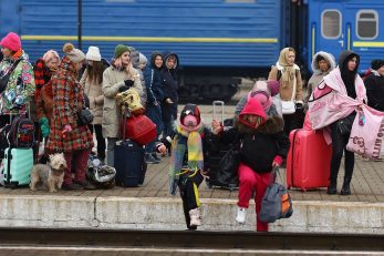 Ukrajinske izbjeglice na željezničkoj postaji u Lvovu u bijegu od rata / Foto Reuters