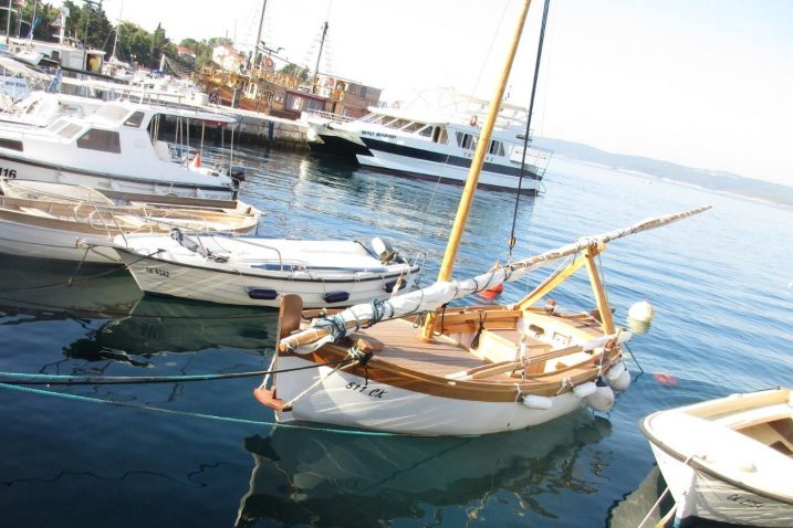 Najljepša drvena brodica za 2022. godinu, guc iz Selca