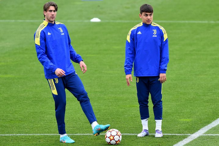 ZVIJEZDE - Dušan Vlahović i Paulo Dybala/Foto REUTERS